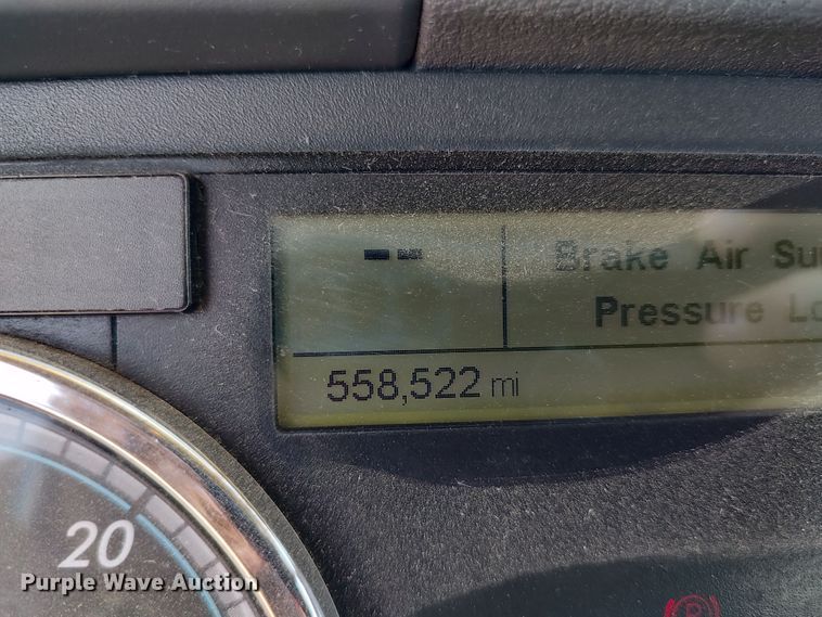 image for item LU9108 2018 Freightliner Cascadia 125  semi truck