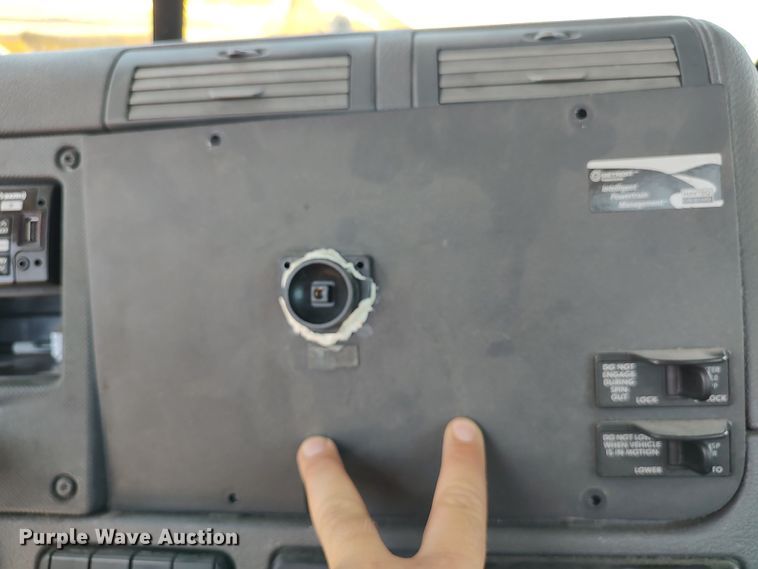 image for item LU9108 2018 Freightliner Cascadia 125  semi truck