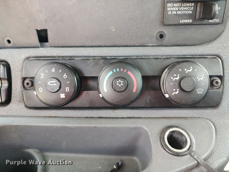 image for item LU9108 2018 Freightliner Cascadia 125  semi truck