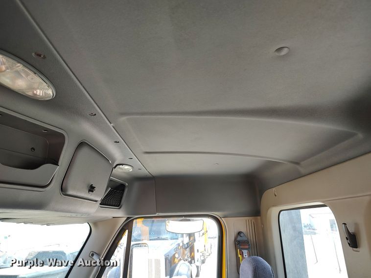 image for item LU9108 2018 Freightliner Cascadia 125  semi truck