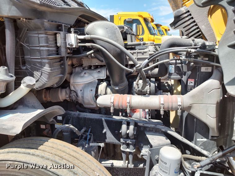 image for item LU9108 2018 Freightliner Cascadia 125  semi truck