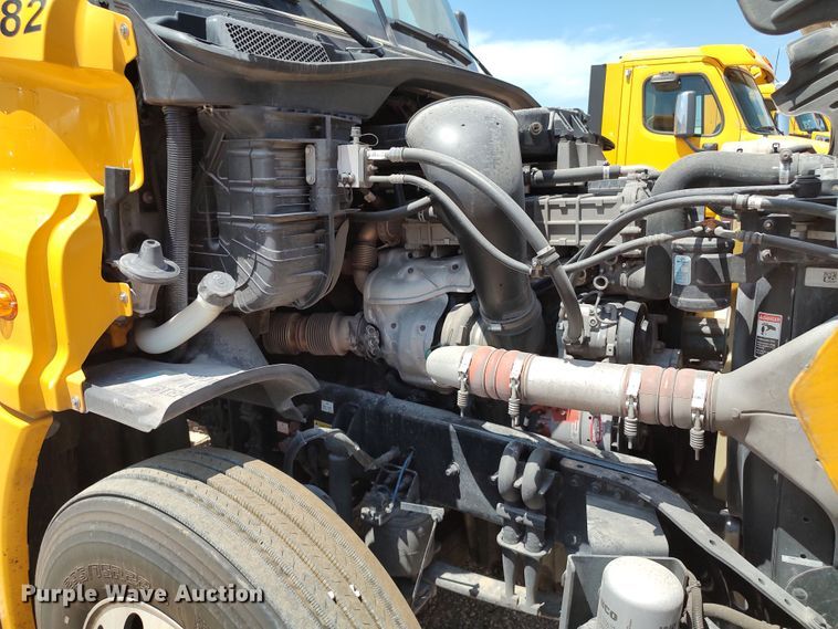 image for item LU9108 2018 Freightliner Cascadia 125  semi truck