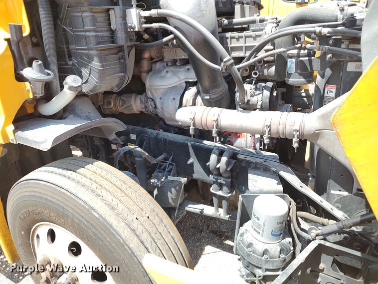 image for item LU9108 2018 Freightliner Cascadia 125  semi truck