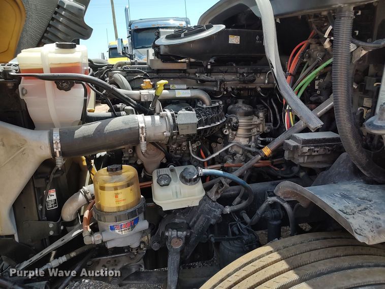 image for item LU9108 2018 Freightliner Cascadia 125  semi truck