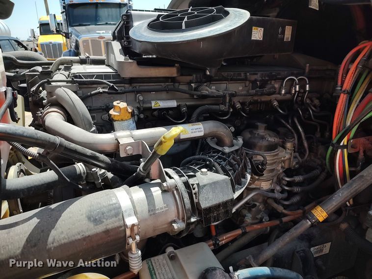 image for item LU9108 2018 Freightliner Cascadia 125  semi truck