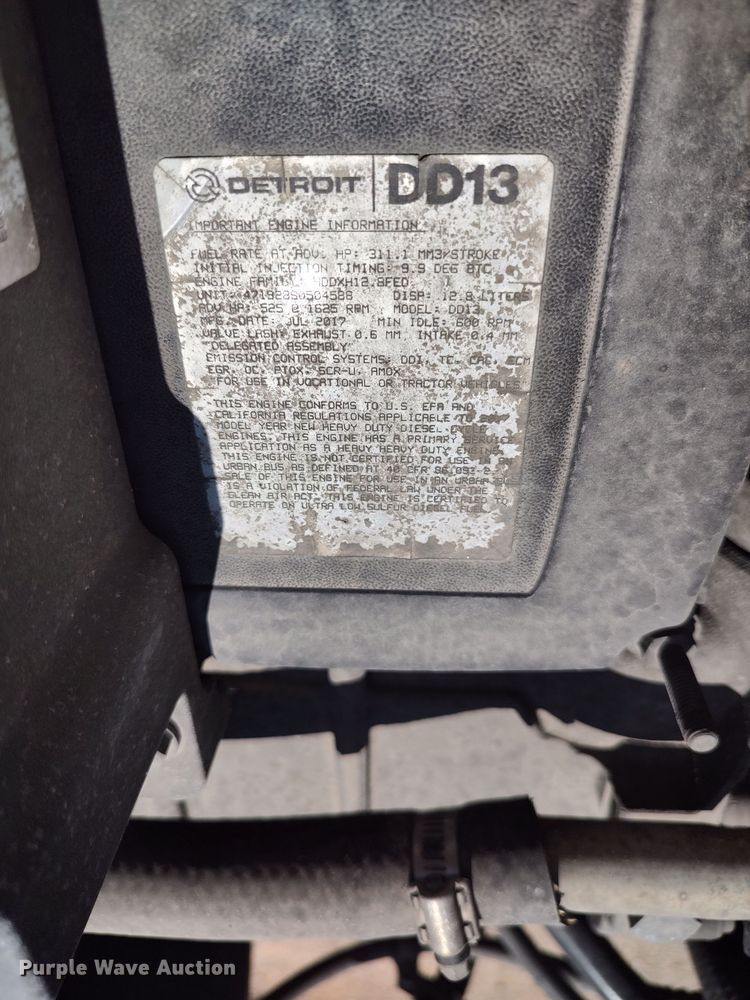 image for item LU9108 2018 Freightliner Cascadia 125  semi truck