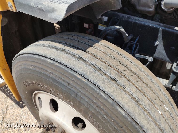 image for item LU9108 2018 Freightliner Cascadia 125  semi truck