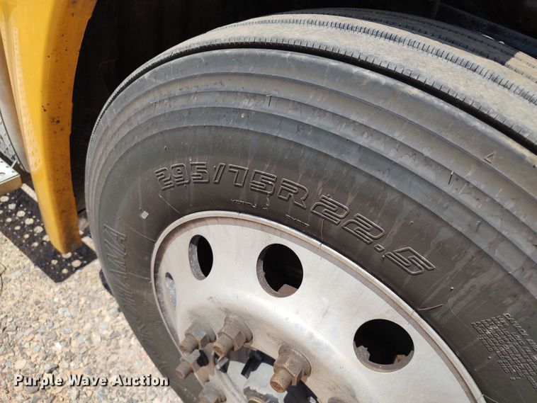 image for item LU9108 2018 Freightliner Cascadia 125  semi truck