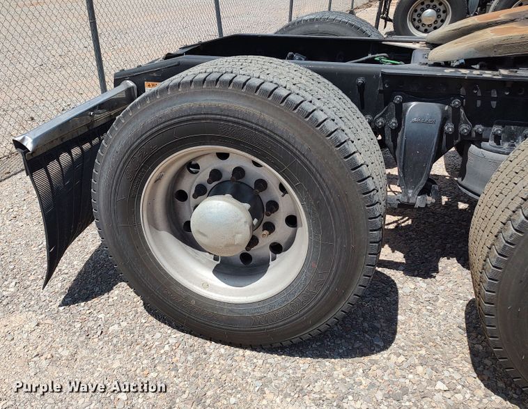 image for item LU9108 2018 Freightliner Cascadia 125  semi truck