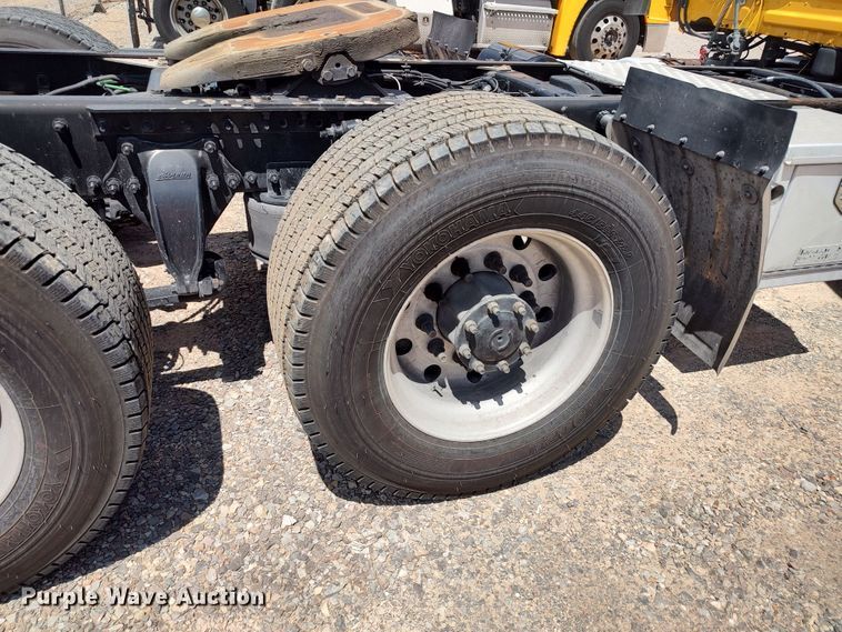 image for item LU9108 2018 Freightliner Cascadia 125  semi truck