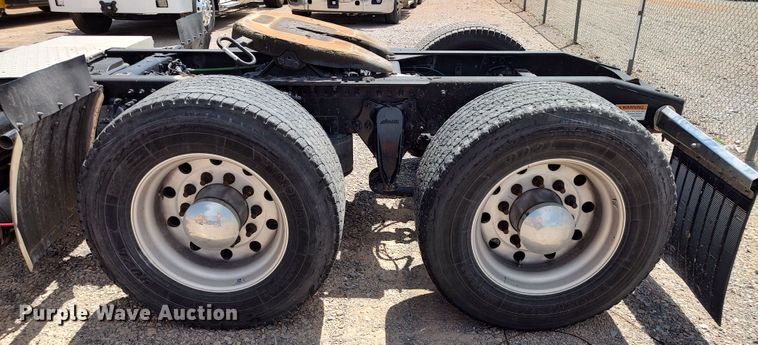 image for item LU9108 2018 Freightliner Cascadia 125  semi truck