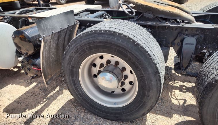 image for item LU9108 2018 Freightliner Cascadia 125  semi truck