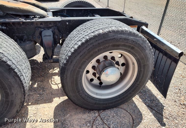 image for item LU9108 2018 Freightliner Cascadia 125  semi truck