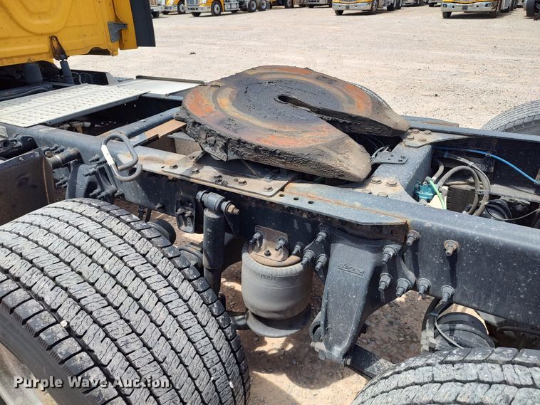 image for item LU9109 2015 Freightliner Cascadia 125  semi truck