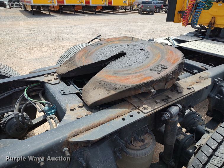 image for item LU9109 2015 Freightliner Cascadia 125  semi truck