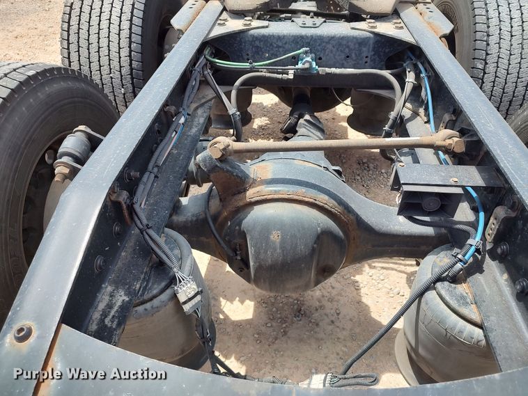 image for item LU9109 2015 Freightliner Cascadia 125  semi truck