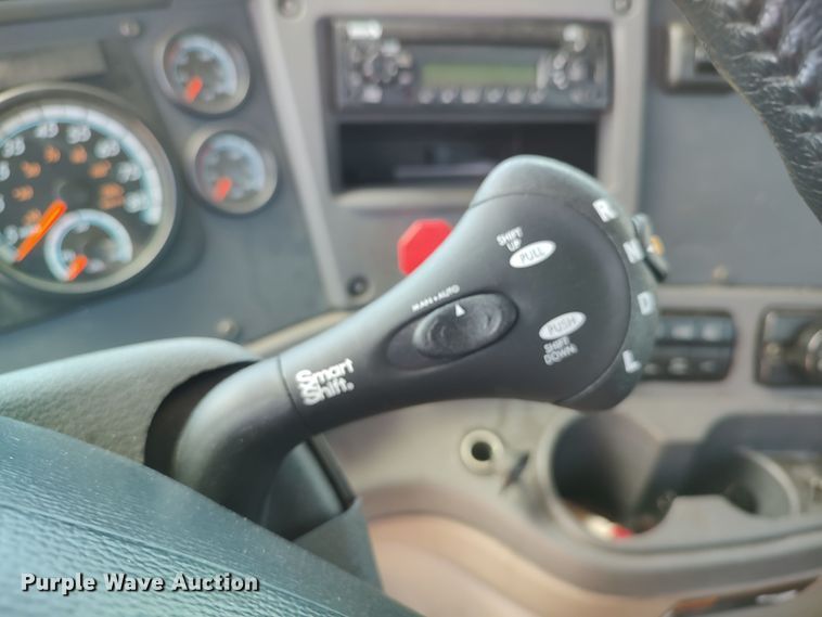 image for item LU9109 2015 Freightliner Cascadia 125  semi truck