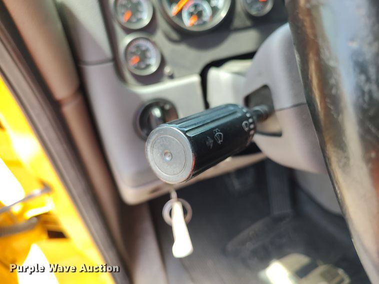 image for item LU9109 2015 Freightliner Cascadia 125  semi truck