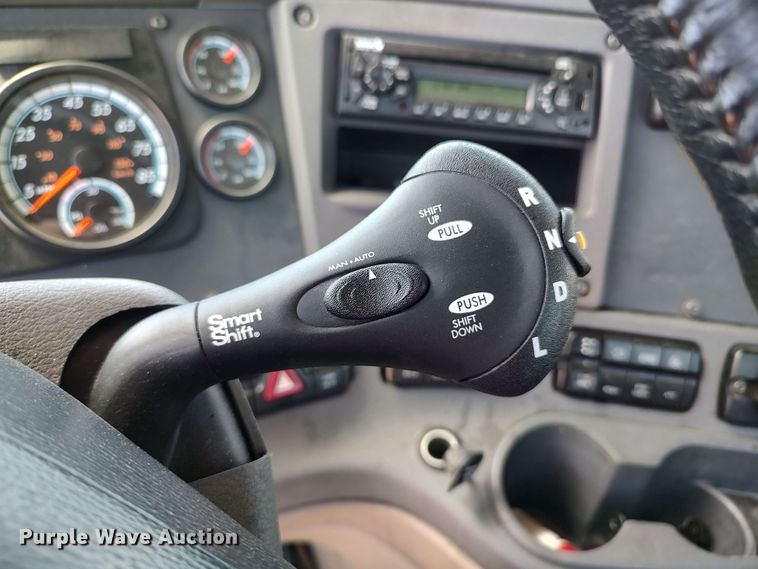 image for item LU9109 2015 Freightliner Cascadia 125  semi truck