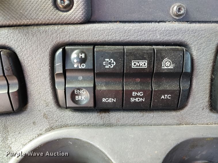 image for item LU9109 2015 Freightliner Cascadia 125  semi truck