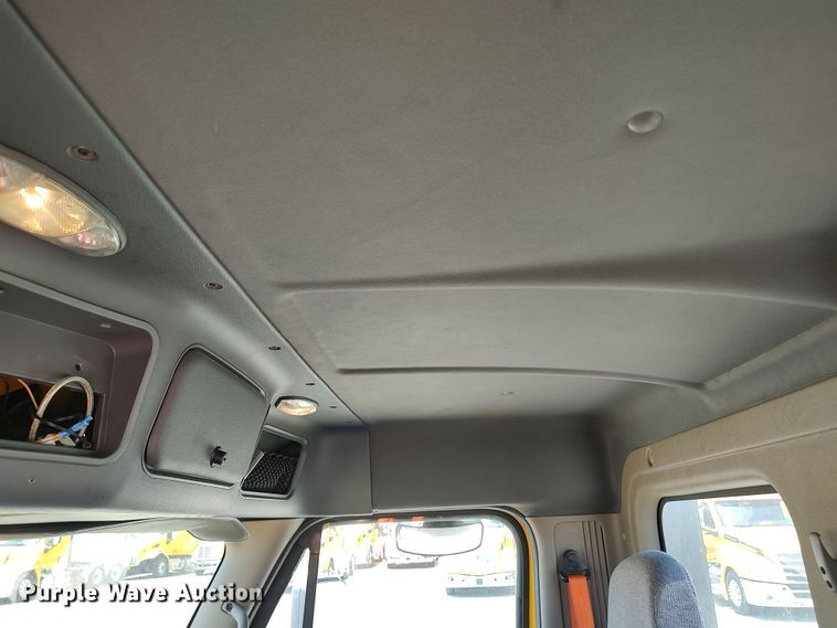 image for item LU9109 2015 Freightliner Cascadia 125  semi truck