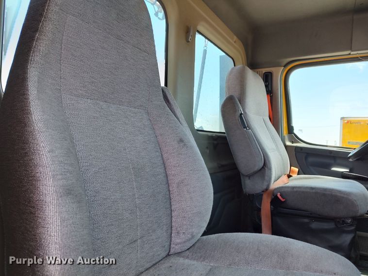 image for item LU9109 2015 Freightliner Cascadia 125  semi truck