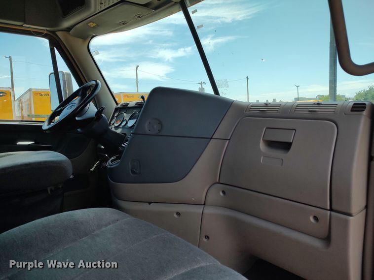 image for item LU9109 2015 Freightliner Cascadia 125  semi truck