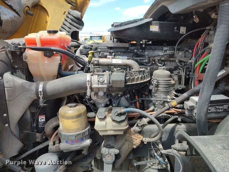 image for item LU9109 2015 Freightliner Cascadia 125  semi truck