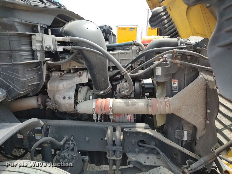 image for item LU9109 2015 Freightliner Cascadia 125  semi truck