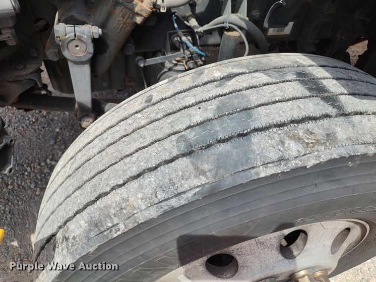 image for item LU9109 2015 Freightliner Cascadia 125  semi truck