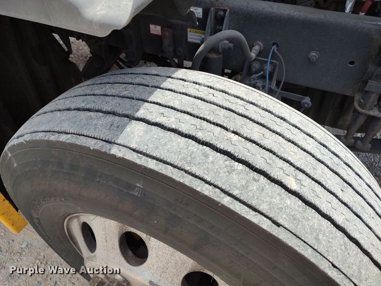 image for item LU9109 2015 Freightliner Cascadia 125  semi truck