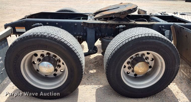 image for item LU9109 2015 Freightliner Cascadia 125  semi truck