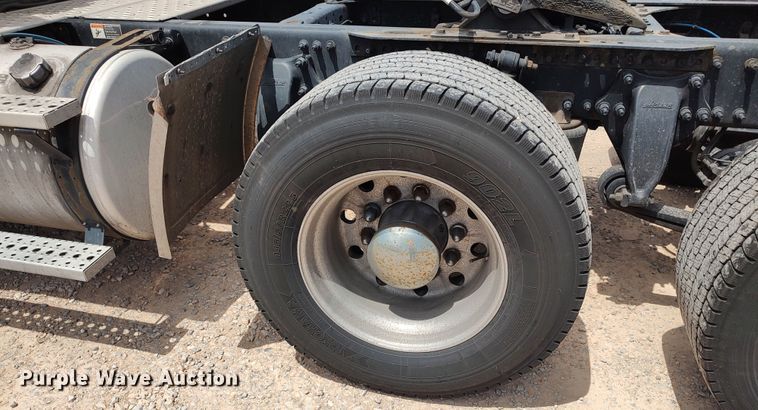 image for item LU9109 2015 Freightliner Cascadia 125  semi truck