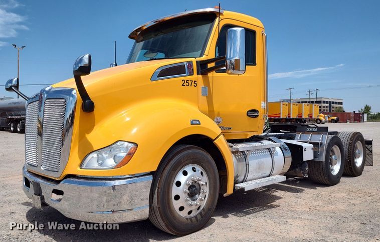 image for item LU9110 2019 Kenworth T680  semi truck