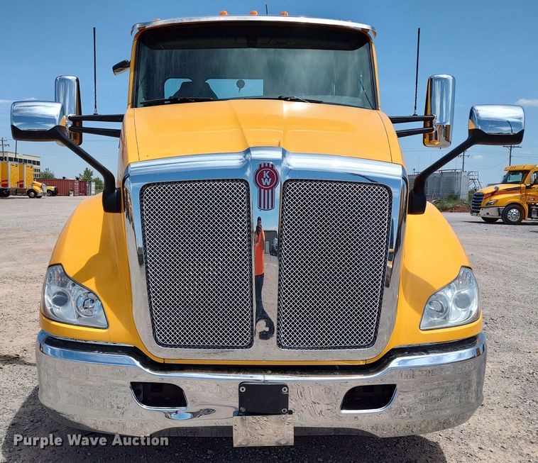 image for item LU9110 2019 Kenworth T680  semi truck