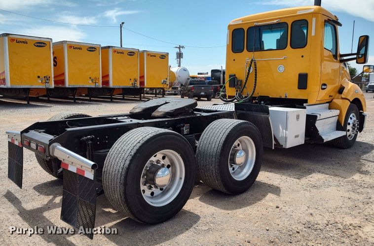 image for item LU9110 2019 Kenworth T680  semi truck