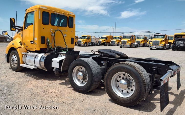 image for item LU9110 2019 Kenworth T680  semi truck