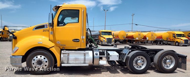 image for item LU9110 2019 Kenworth T680  semi truck