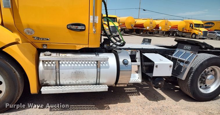 image for item LU9110 2019 Kenworth T680  semi truck