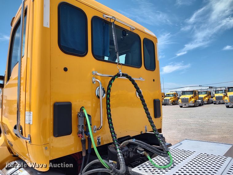 image for item LU9110 2019 Kenworth T680  semi truck