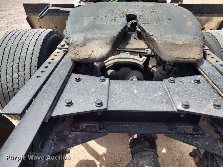 image for item LU9110 2019 Kenworth T680  semi truck