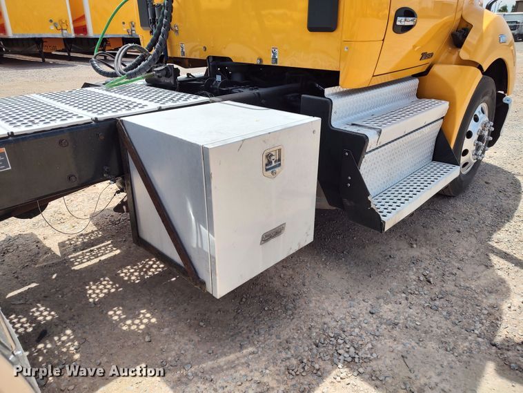 image for item LU9110 2019 Kenworth T680  semi truck