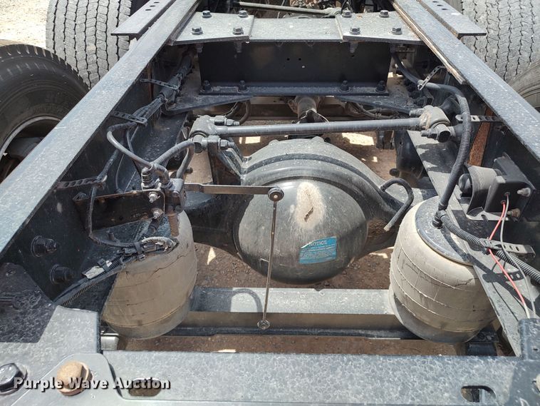 image for item LU9110 2019 Kenworth T680  semi truck