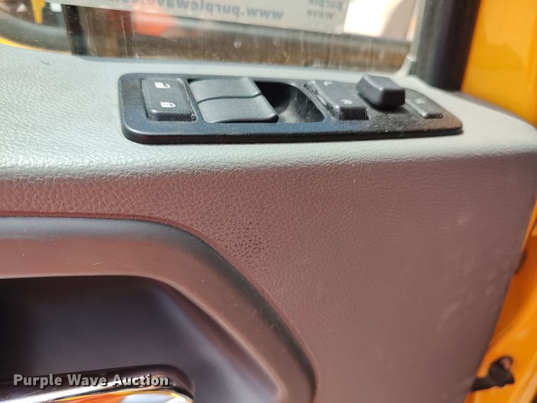 image for item LU9110 2019 Kenworth T680  semi truck