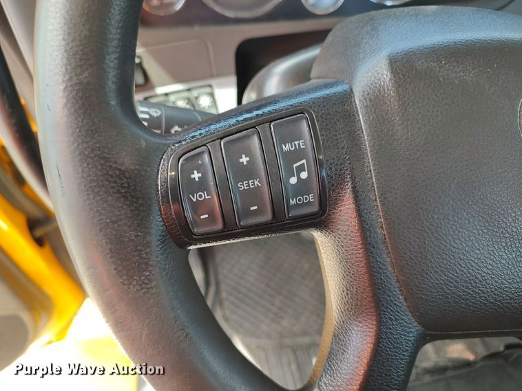 image for item LU9110 2019 Kenworth T680  semi truck