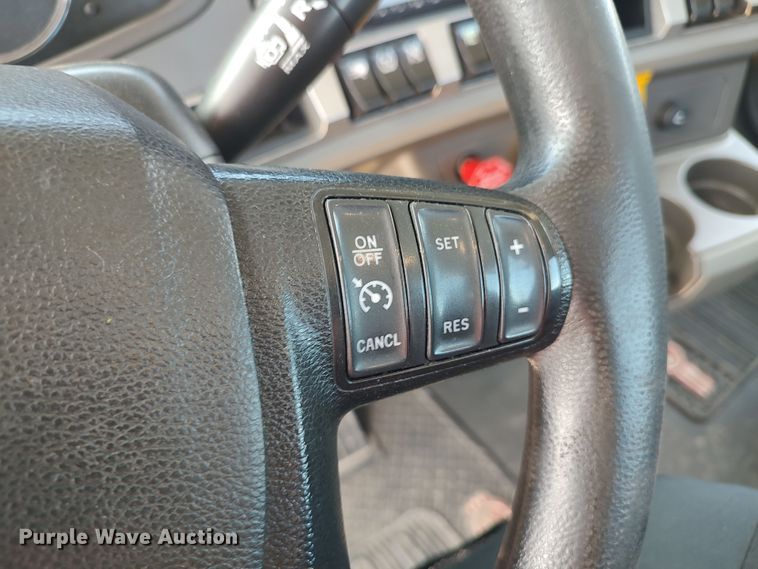 image for item LU9110 2019 Kenworth T680  semi truck