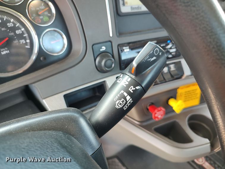 image for item LU9110 2019 Kenworth T680  semi truck