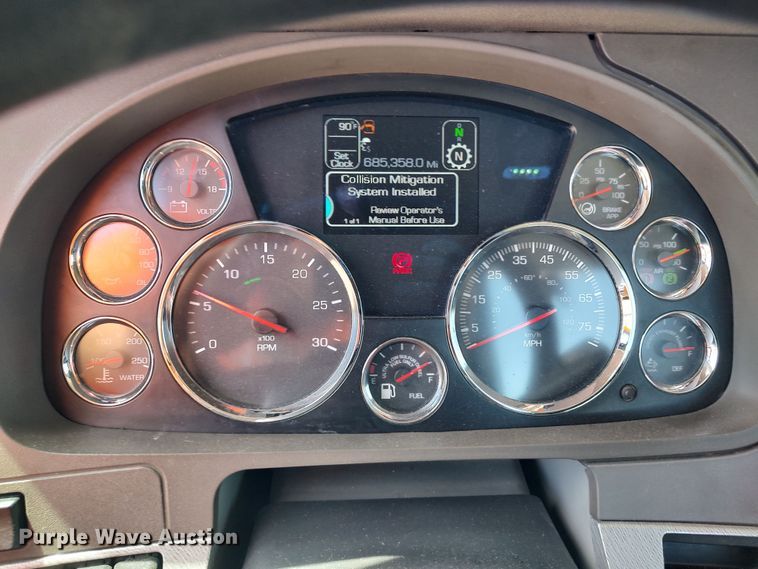 image for item LU9110 2019 Kenworth T680  semi truck