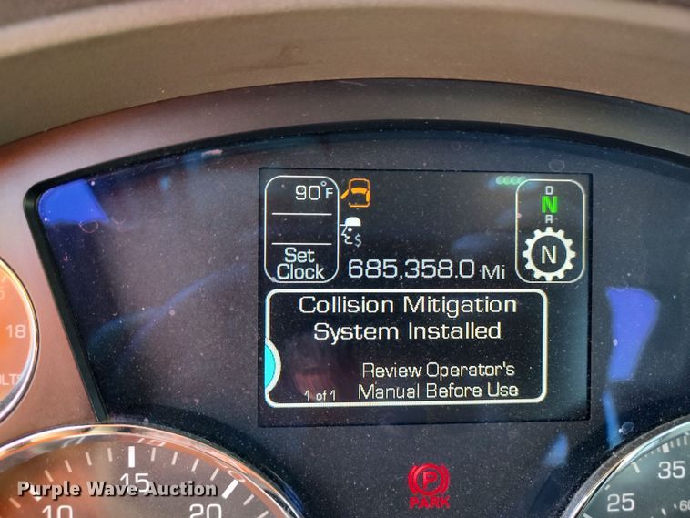 image for item LU9110 2019 Kenworth T680  semi truck