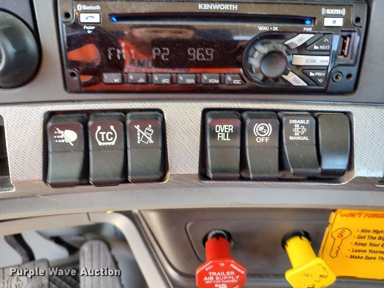 image for item LU9110 2019 Kenworth T680  semi truck